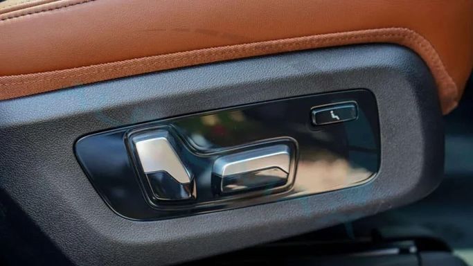 Новый BMW X7 40i I (G07) Рестайлинг, 3.0 л, 2025 в Дубае от Auto Max Group Черный цвет. GCC | AUTO.AE