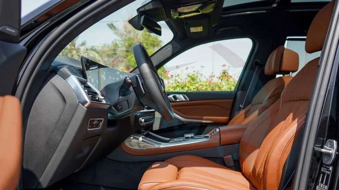 Новый BMW X7 40i I (G07) Рестайлинг, 3.0 л, 2025 в Дубае от Auto Max Group Черный цвет. GCC | AUTO.AE