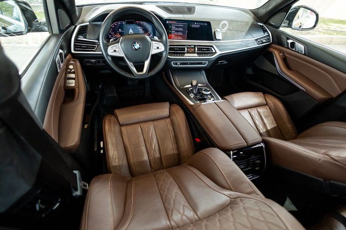 Used BMW X7 40i I (G07), 3.0 l, 2020 in Dubai by Linda Cars, Black color. GCC Specs | AUTO.AE