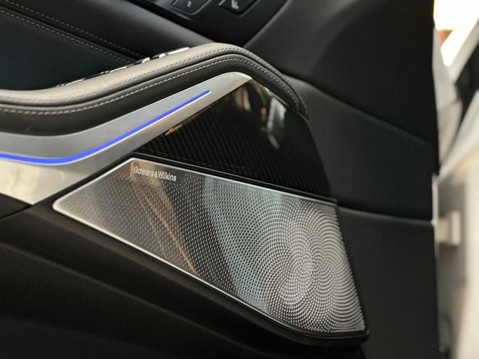 Новый BMW X7 M60i I (G07) Рестайлинг, 4.4 л, 2023 в Дубае от Orient Auto FZE Белый цвет. Корейская | AUTO.AE