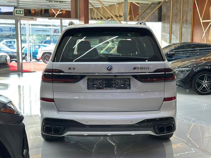Новый BMW X7 M60i I (G07) Рестайлинг, 4.4 л, 2023 в Дубае от Orient Auto FZE Белый цвет. Корейская | AUTO.AE