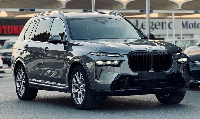 Подержанный BMW X7 40i I (G07) Рестайлинг, 3.0 л, 2025 в Дубае от Mirza Automobile FZE Серый цвет. Американская | AUTO.AE