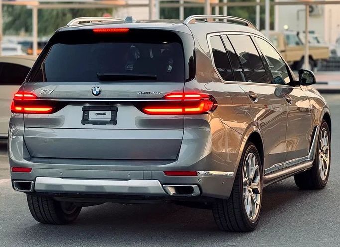 Подержанный BMW X7 40i I (G07) Рестайлинг, 3.0 л, 2025 в Дубае от Mirza Automobile FZE Серый цвет. Американская | AUTO.AE