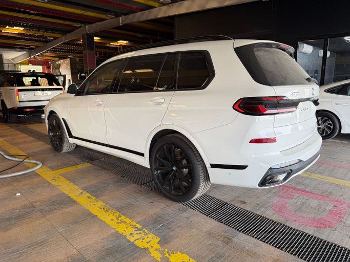 Подержанный BMW X7 40i I (G07) Рестайлинг, 3.0 л, 2024 в Дубае Белый цвет.  | AUTO.AE