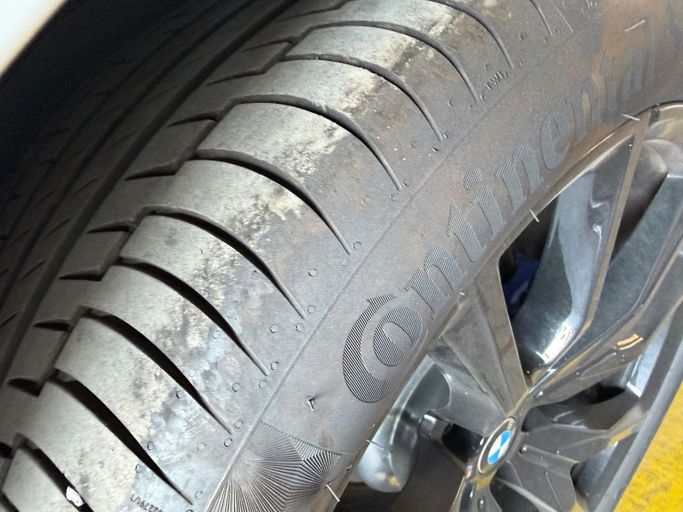 Подержанный BMW X7 40i I (G07) Рестайлинг, 3.0 л, 2024 в Дубае Белый цвет.  | AUTO.AE