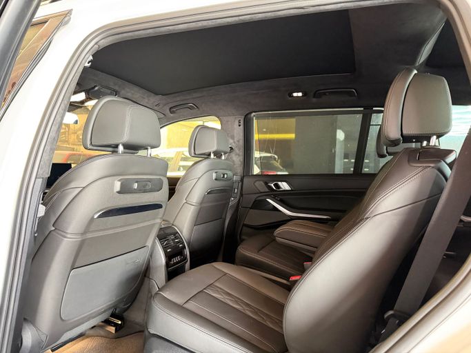 Подержанный BMW X7 40i I (G07) Рестайлинг, 3.0 л, 2024 в Дубае Белый цвет.  | AUTO.AE