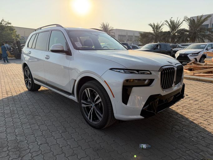 Подержанный BMW X7 40i I (G07) Рестайлинг, 3.0 л, 2023 в Дубае Белый цвет.  | AUTO.AE