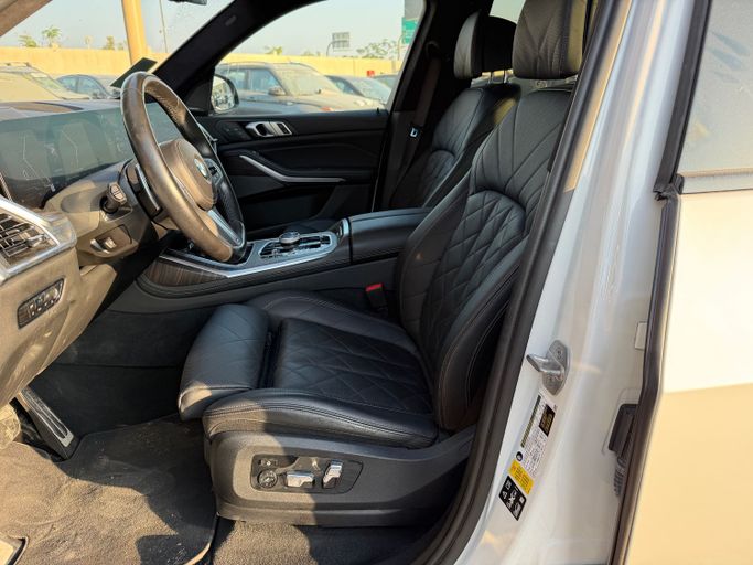 Подержанный BMW X7 40i I (G07) Рестайлинг, 3.0 л, 2023 в Дубае Белый цвет.  | AUTO.AE