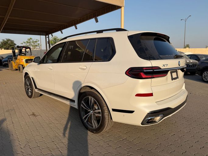 Подержанный BMW X7 40i I (G07) Рестайлинг, 3.0 л, 2023 в Дубае Белый цвет.  | AUTO.AE