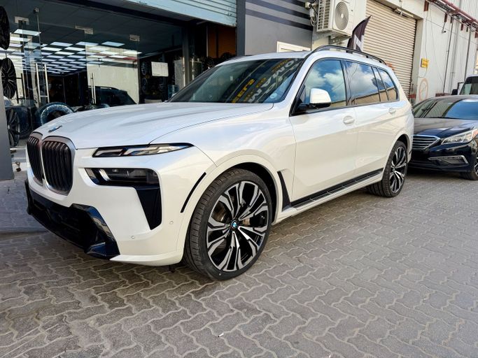 Used BMW X7 40i I (G07) Facelift, 3.0 l, 2023 in Dubai, White color.  | AUTO.AE