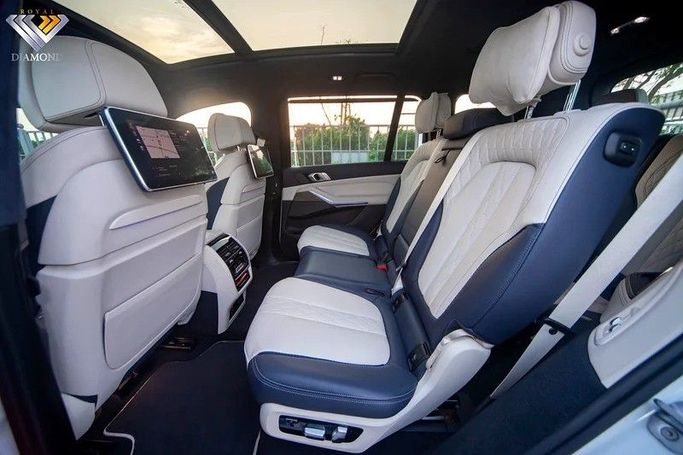 Used BMW X7 40i I (G07), 3.0 l, 2020 in Dubai by Royal Diamond Motors, White color. GCC Specs | AUTO.AE