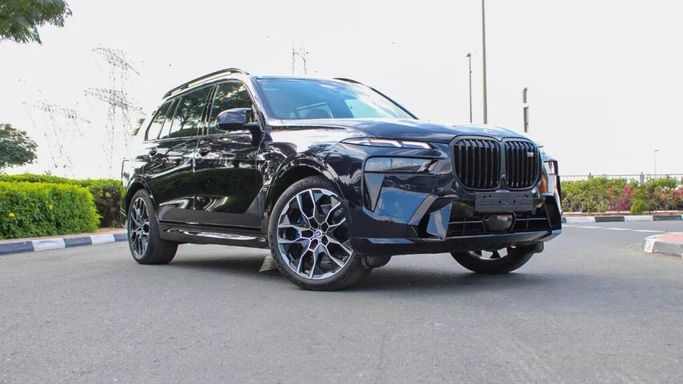 جديدة BMW X7 M60i I (G07) شد الوجه, 4.4 l, 2023 في في دبي من Mizdawy Motors LLC، اللون أسود. مواصفات الخليج | AUTO.AE