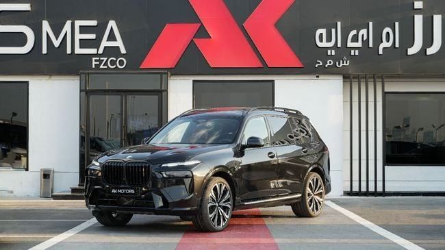جديدة BMW X7 40i I (G07) شد الوجه, 3.0 l, 2025 في في دبي من AK Motors MEA، اللون أسود. المواصفات الأوروبية | AUTO.AE