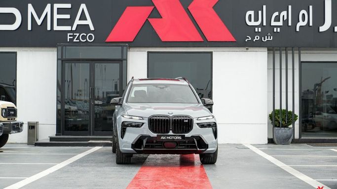 جديدة BMW X7 M60i I (G07) فيس ليفت, 4.4 l, 2026 في في دبي من AK Motors MEA، اللون رمادي. مواصفات الخليج | AUTO.AE | إعلان #265570