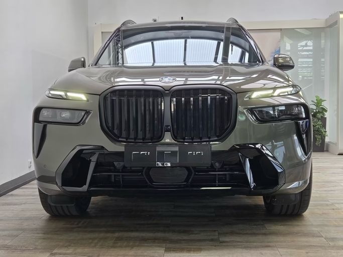 Подержанный BMW X7 40d I (G07) Рестайлинг, 3.0 л, 2025 в Дубае от Fair Import Зеленый цвет. Европейская | AUTO.AE | Объявление #273528