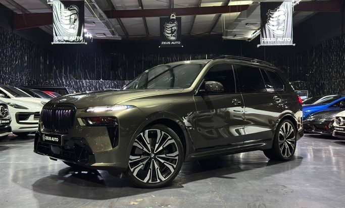 مستعملة BMW X7 M60i I (G07) فيس ليفت, 4.4 l, 2024 في في الإمارات, دبي من Zeus Motors، اللون رمادي. مواصفات الخليج | AUTO.AE | إعلان #279913