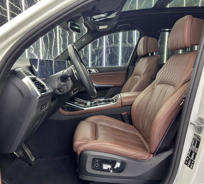 Used BMW X7 40i I (G07) Facelift, 3.0 l, 2025 in UAE, Dubai by Zeus Motors, White color. GCC Specs | AUTO.AE | Listing #295484 — photo 12 of 25