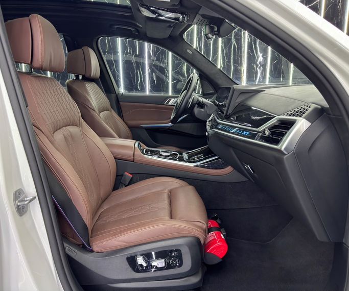 Used BMW X7 40i I (G07) Facelift, 3.0 l, 2025 in UAE, Dubai by Zeus Motors, White color. GCC Specs | AUTO.AE | Listing #295484 — photo 13 of 25