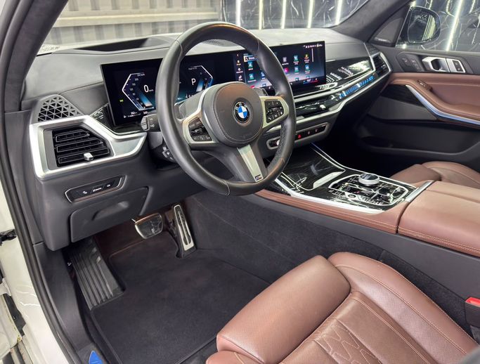 Used BMW X7 40i I (G07) Facelift, 3.0 l, 2025 in UAE, Dubai by Zeus Motors, White color. GCC Specs | AUTO.AE | Listing #295484 — photo 10 of 25