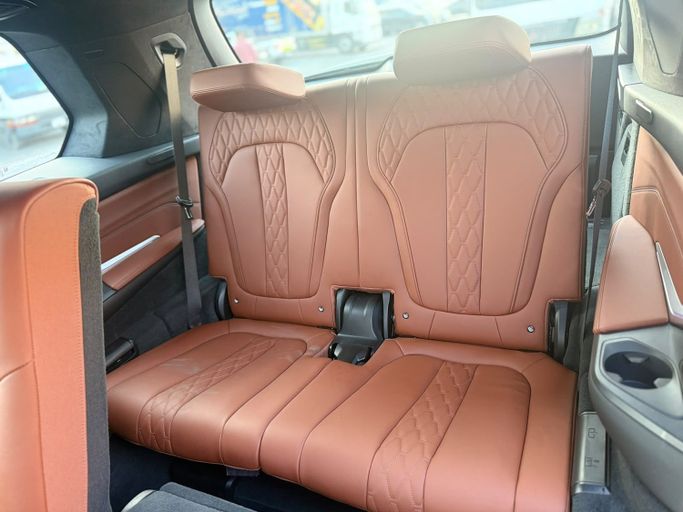 مستعملة BMW X7 40i I (G07) فيس ليفت، 3.0 لتر، 2023 في الإمارات، دبي من Morya Jeswani Cars، اللون أزرق. مواصفات الخليج | AUTO.AE | إعلان #295550 — صورة 12 من 12