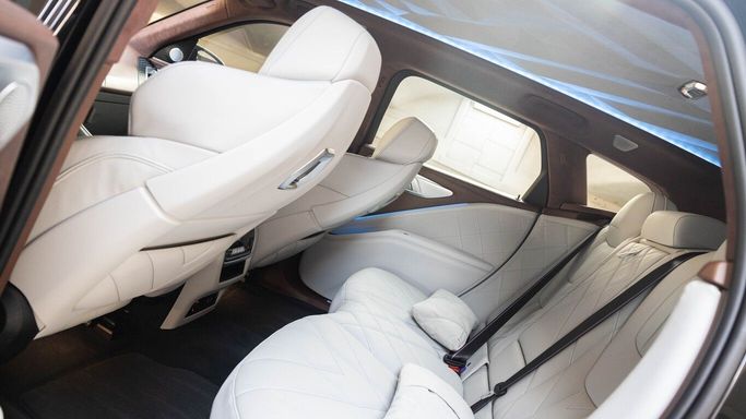 BMW XM Label, 2023 внедорожник 5 дв. бизнес класса в Дубае от AVA car rental черный цвет | AUTO.AE