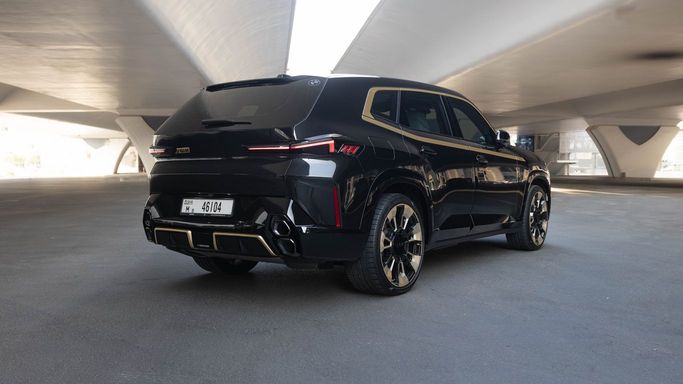 BMW XM Label, 2023 внедорожник 5 дв. бизнес класса в Дубае от AVA car rental черный цвет | AUTO.AE