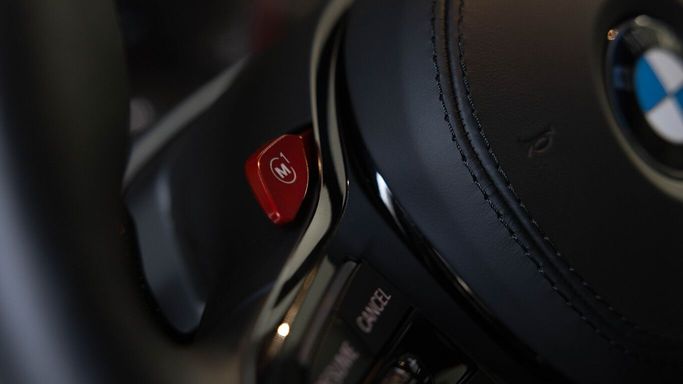 BMW XM Label, 2023 внедорожник 5 дв. бизнес класса в Дубае от AVA car rental черный цвет | AUTO.AE