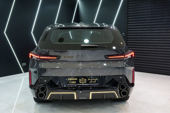 Подержанный BMW XM, 4.4 л, 2024 в Дубае от Sanam Cars Серый цвет. GCC | AUTO.AE