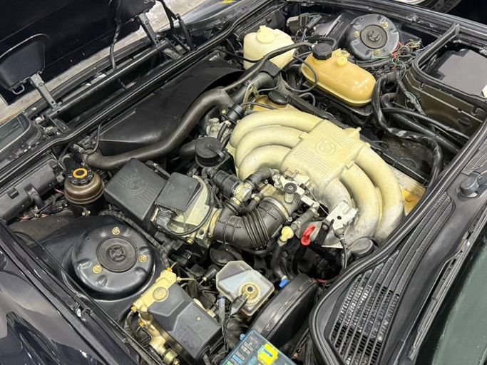 Used BMW Z1, 2.5 l, 1991 in Dubai by STAR COLLECTION LLC, Navy Blue color. Japanese Specs | AUTO.AE