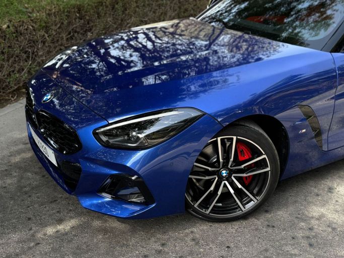 BMW Z4 30i عملية شد الوجه III (G29), 2025 رياضي رودستر للتأجير في في دبي من Lite Rent، اللون أزرق | AUTO.AE