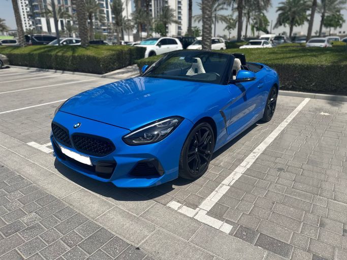 Подержанный BMW Z4 30i III (G29), 2.0 л, 2021 в Дубае Синий цвет. Американская | AUTO.AE