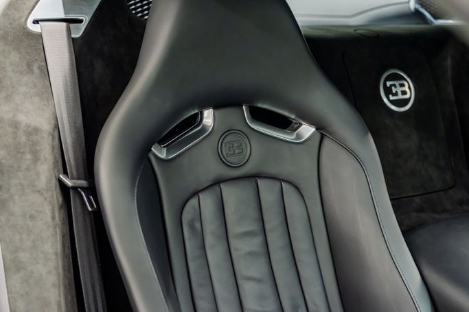 New Bugatti EB Veyron 16.4, 8.0 l, 2009 in Dubai, Silver color. GCC Specs | AUTO.AE