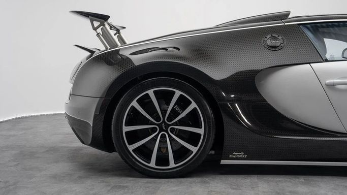 Used Bugatti EB Veyron 16.4 SS, 8.0 l, 2006 in Dubai by Al Ain Class Motors, Grey color. GCC Specs | AUTO.AE