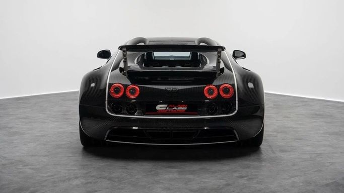 Used Bugatti EB Veyron 16.4 SS, 8.0 l, 2006 in Dubai by Al Ain Class Motors, Grey color. GCC Specs | AUTO.AE