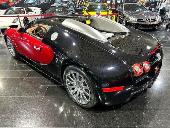 Подержанный Bugatti EB Veyron 16.4, 8.0 л, 2009 в Дубае от Top Line Motors Красный цвет. GCC | AUTO.AE