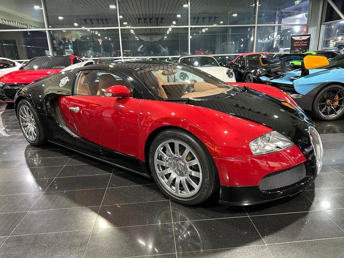 Used Bugatti EB Veyron 16.4, 8.0 l, 2009 in Dubai, Black color. GCC Specs | AUTO.AE