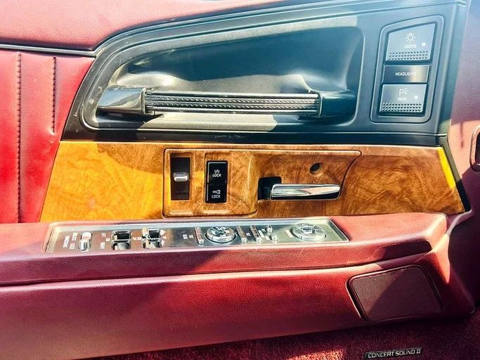 Подержанный Buick Park Avenue I, 3.8 л, 1993 в Дубае от Mirza Automobile FZE Бордовый цвет. Японская | AUTO.AE