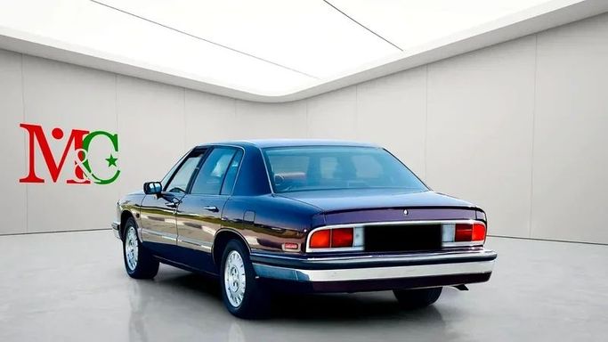 Подержанный Buick Park Avenue I, 3.8 л, 1993 в Дубае от Mirza Automobile FZE Бордовый цвет. Японская | AUTO.AE