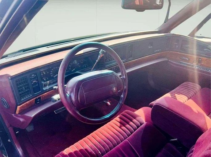 Подержанный Buick Park Avenue I, 3.8 л, 1993 в Дубае от Mirza Automobile FZE Бордовый цвет. Японская | AUTO.AE