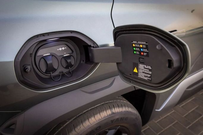 New BYD FangChengBao Leopard 3, 2025 in Dubai by Albustanji Motors FZCO, Green color.  | AUTO.AE