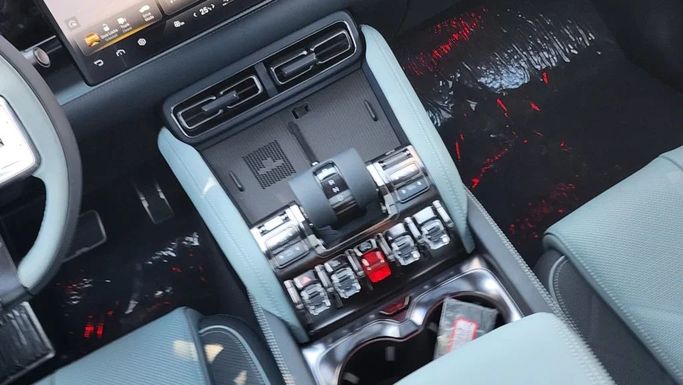 Новый BYD FangChengBao Leopard 5 I, 1.5 л, 2024 в Дубае от Alwan Global Cars Черный цвет. Other | AUTO.AE