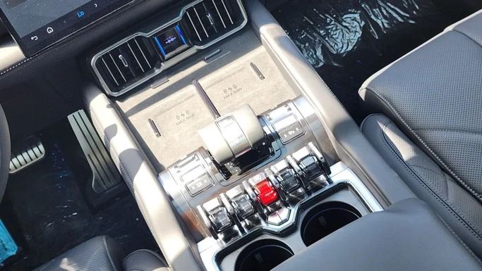 New BYD FangChengBao Leopard 8, 2.0 l, 2025 in Dubai by Alwan Global Cars, Black color. Other | AUTO.AE