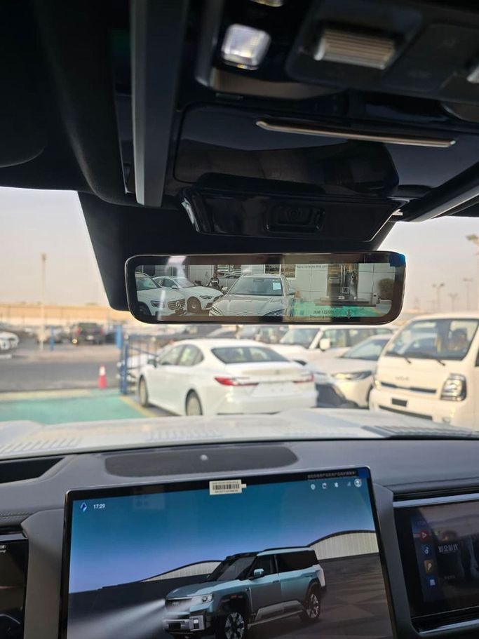 Новый BYD FangChengBao Leopard 8, 2.0 л, 2024 в Дубае от Mohamed Hakim Motors Бежевый цвет. Other | AUTO.AE