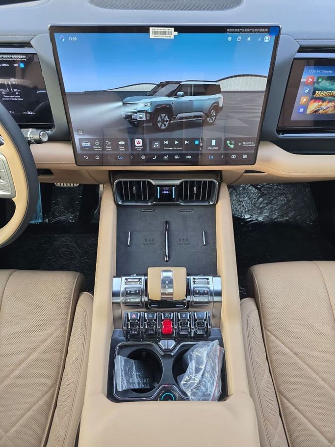 Новый BYD FangChengBao Leopard 8, 2.0 л, 2024 в Дубае от Mohamed Hakim Motors Бежевый цвет. Other | AUTO.AE