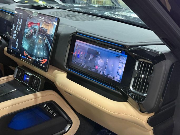 New BYD FangChengBao Leopard 8, 2.0 l, 2025 in Dubai by STAR COLLECTION LLC, Black color. Chinese Specs | AUTO.AE