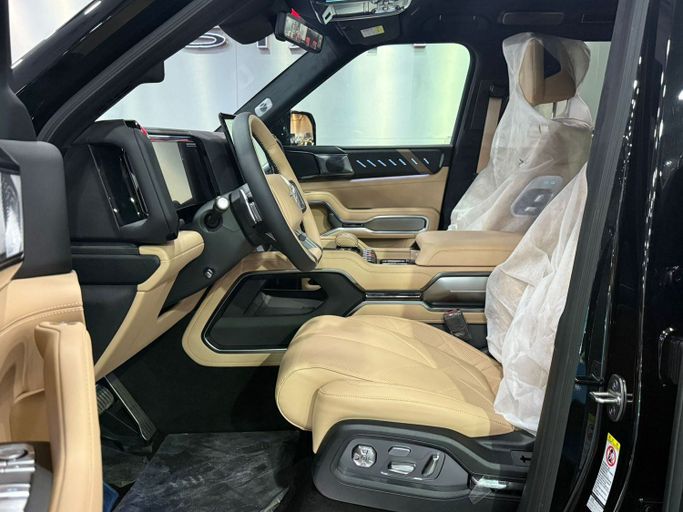 New BYD FangChengBao Leopard 8, 2.0 l, 2025 in Dubai by STAR COLLECTION LLC, Black color. Chinese Specs | AUTO.AE