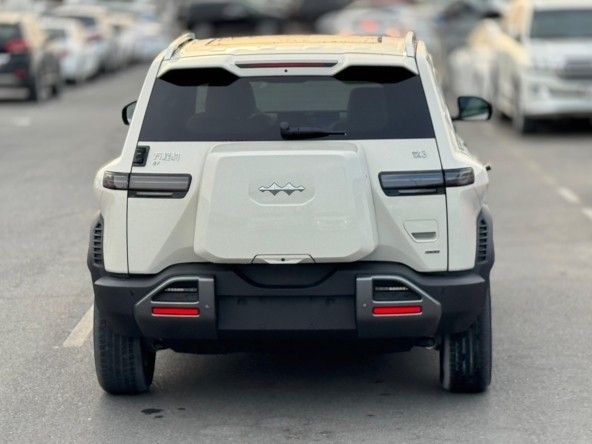 Подержанный BYD FangChengBao Titanium 3, 2025 в Дубае от Titanum Cars Белый цвет. Other | AUTO.AE