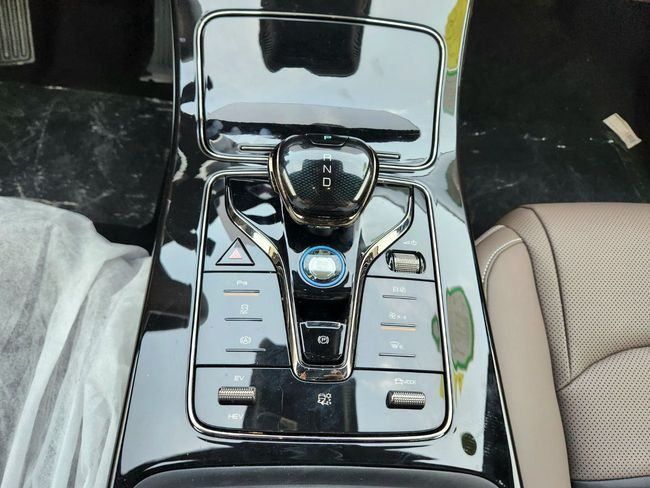 Новый BYD Han I Рестайлинг, 1.5 л, 2024 в Дубае от Gulf Motors Черный цвет. Китайская | AUTO.AE