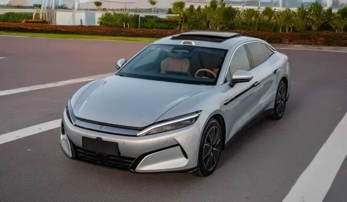 Новый BYD Han I Рестайлинг, 2025 в Дубае от Dresden Motors Серебристый цвет. Китайская | AUTO.AE | Объявление #253425