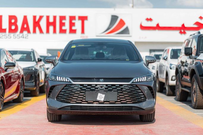 جديدة BYD Qin DM-i ثالثاً, 1.5 l, 2025 في في دبي من Albakheet Motors، اللون رمادي. المواصفات الصينية | AUTO.AE